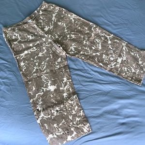 Beige and Brown Leaf J. Jill Cropped Jeans Capris